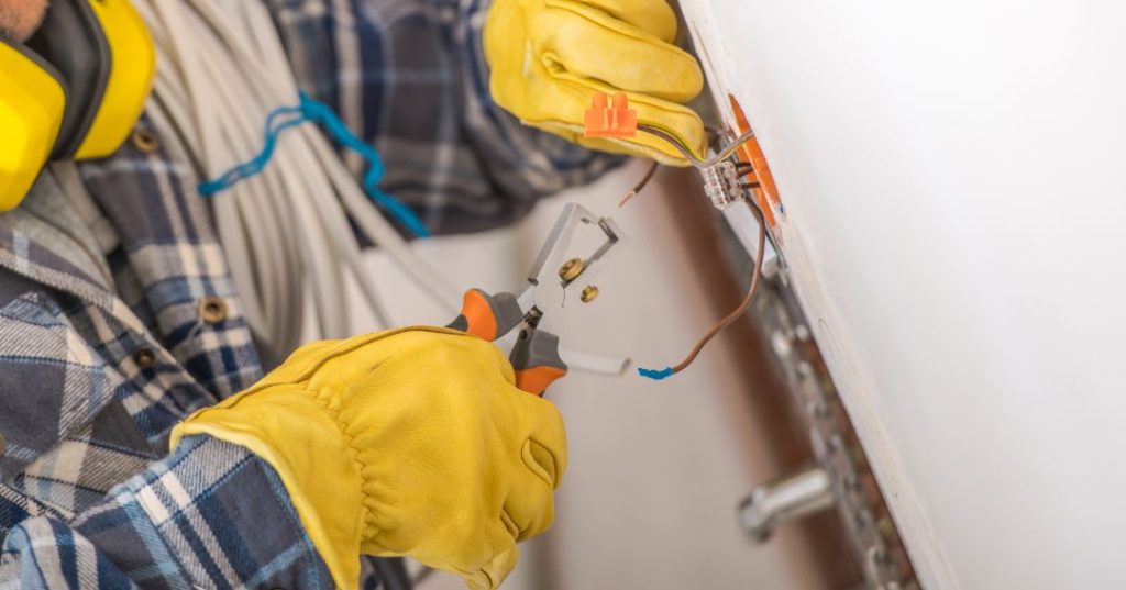 Consertos e manutenções elétricas em Itajaí